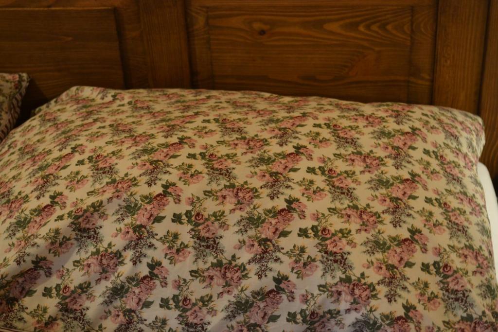 A bed or beds in a room at Penzión Thamasy