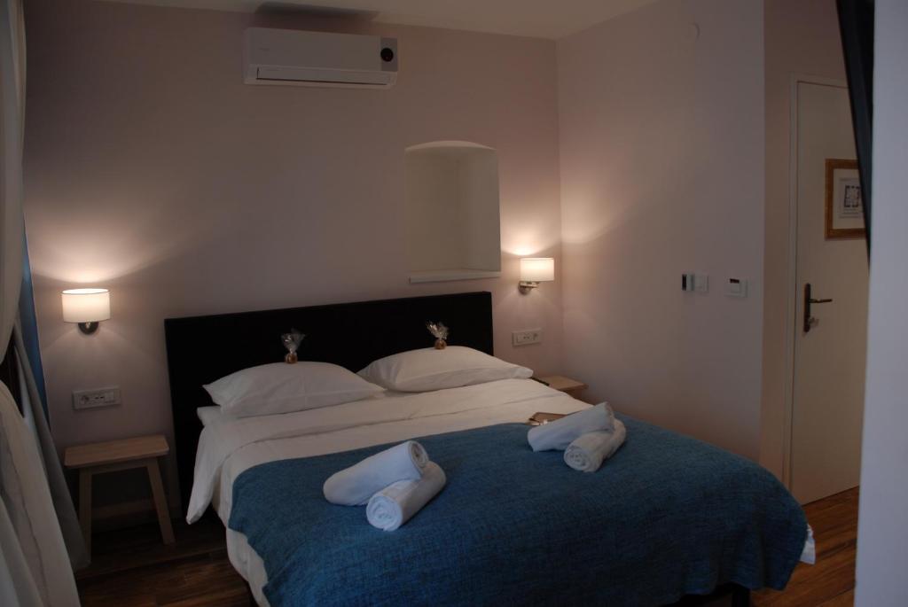 Postel nebo postele na pokoji v ubytování Old Town Inn