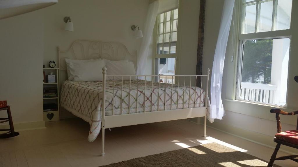 Wades Point Inn on the Bay - Budget Double Room