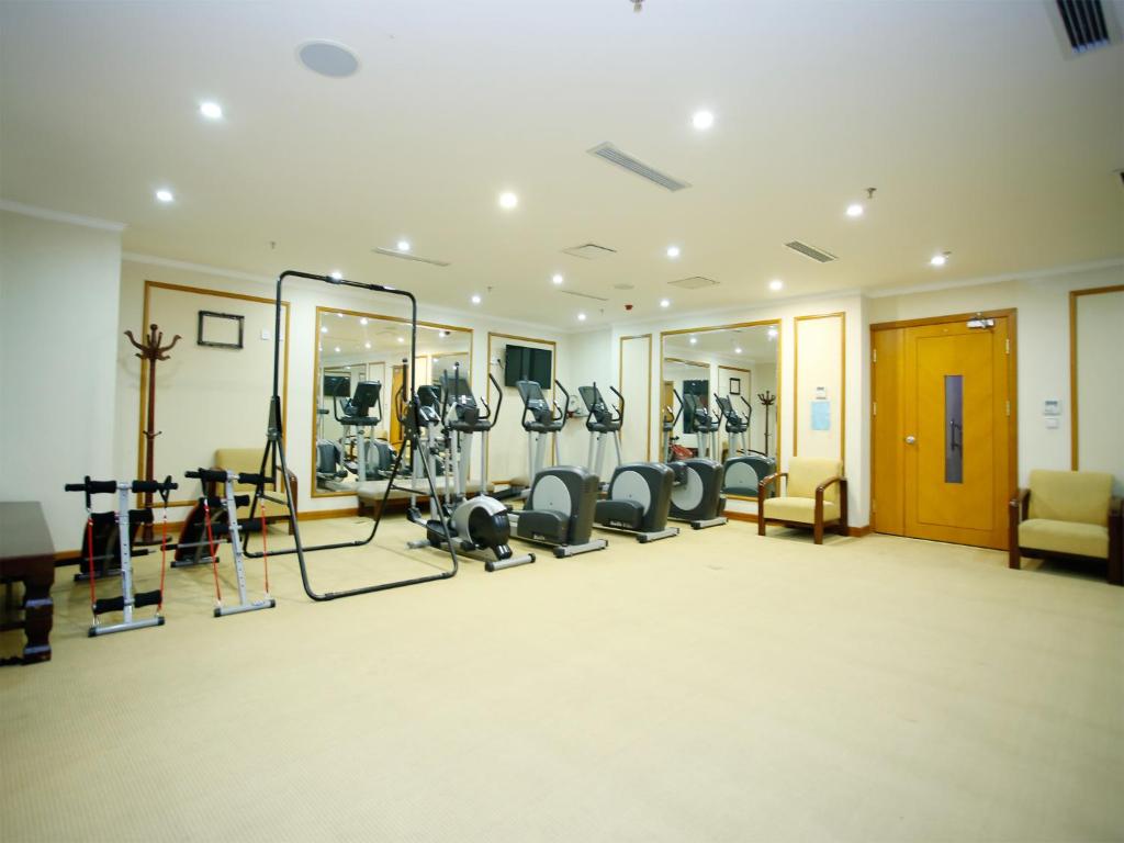 Fitness centrum a/nebo fitness zařízení v ubytování A25 Luxury Hotel