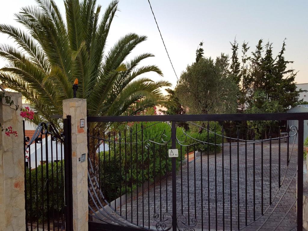 A garden outside Viestecasa