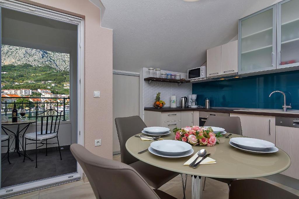 Kuchyň nebo kuchyňský kout v ubytování Apartments Beso