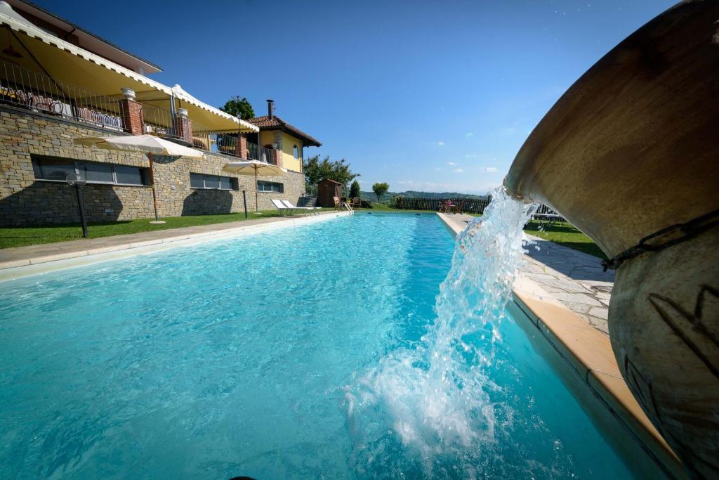 Bazén v ubytování Agriturismo Le Arcate nebo v jeho okolí