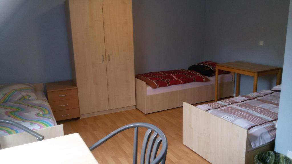 Haus am Brunnen - Basic Triple Room With Shared Bathroom