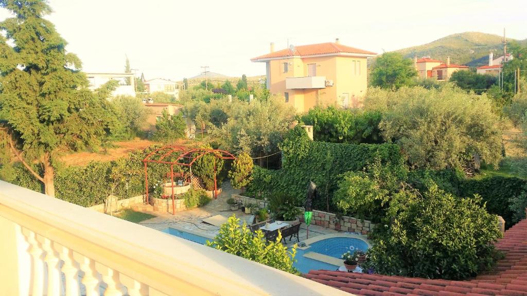 Bazén v ubytování Jacuzzi Pool House AMA5690 nebo v jeho okolí