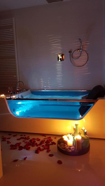 Fotografia z galérie ubytovania Studio-Apartment VAL - Luxury massage chair - Private SPA- Hot Tub, Infrared Sauna, , Parking with video surveillance, Entry with PIN 0 - 24h, FREE CANCELLATION 24 hours before Check In v destinácii Slavonski Brod