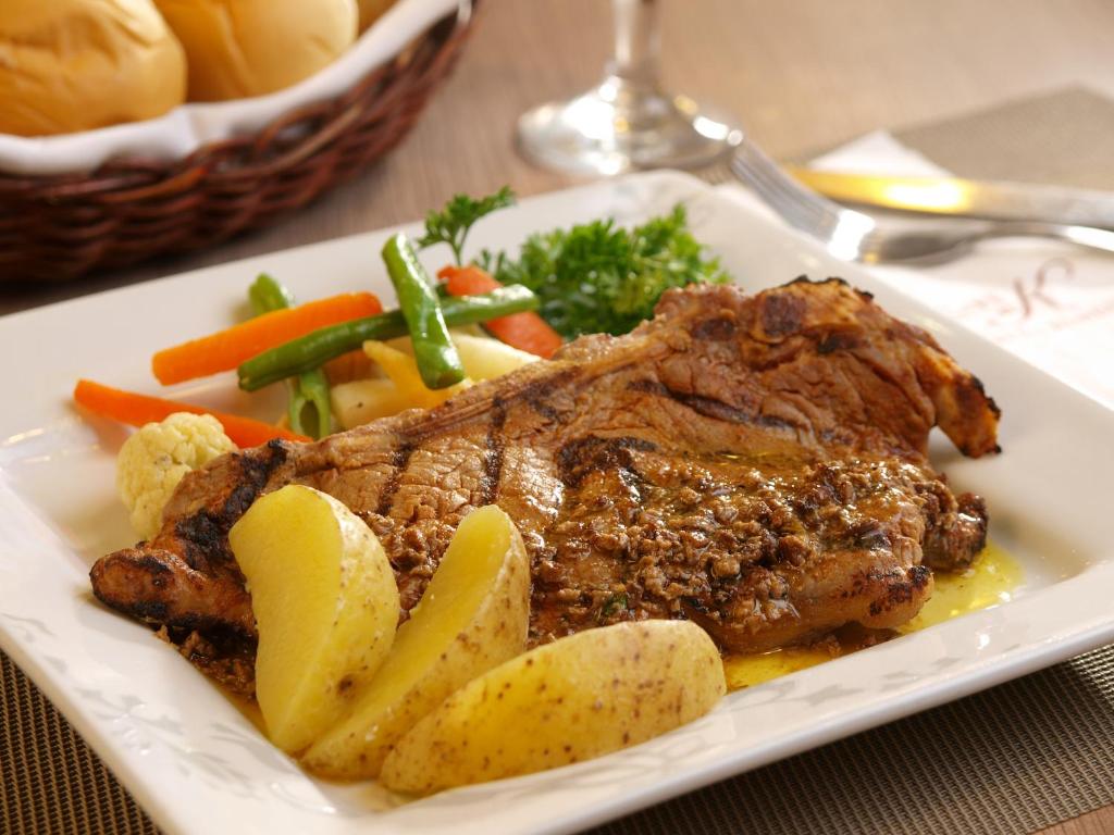 Jídlo v hotelu nebo okolí