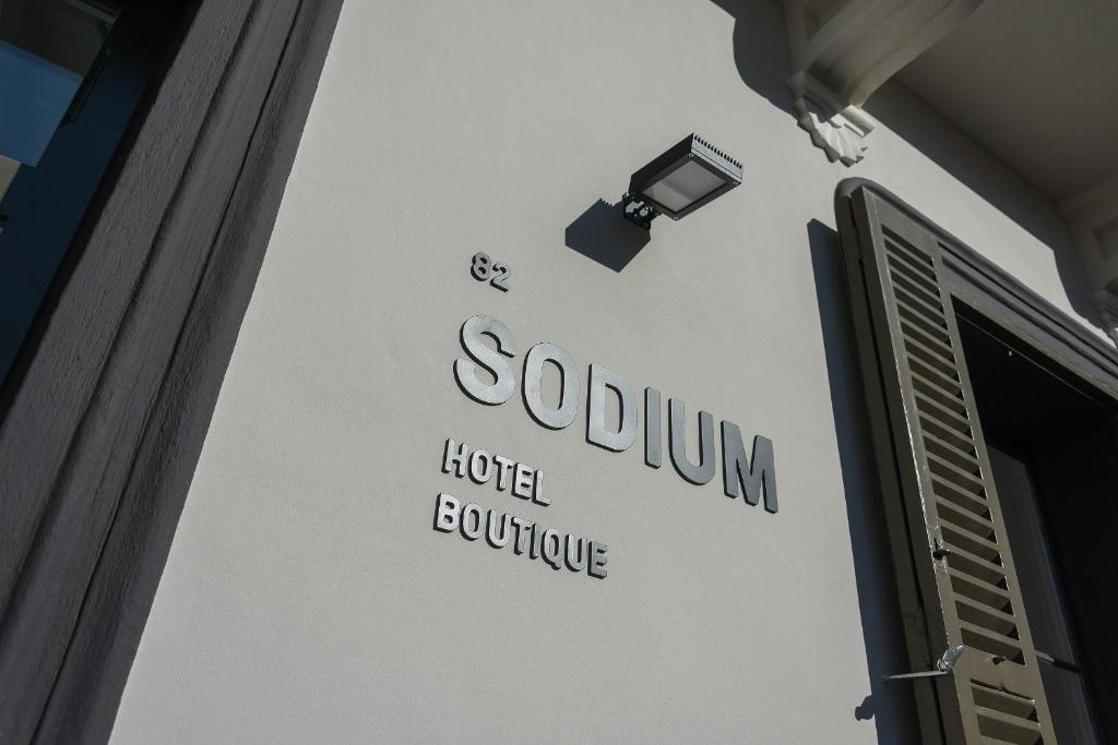 Certifikát, hodnocení, plakát nebo jiný dokument vystavený v ubytování Sodium Boutique Hotel