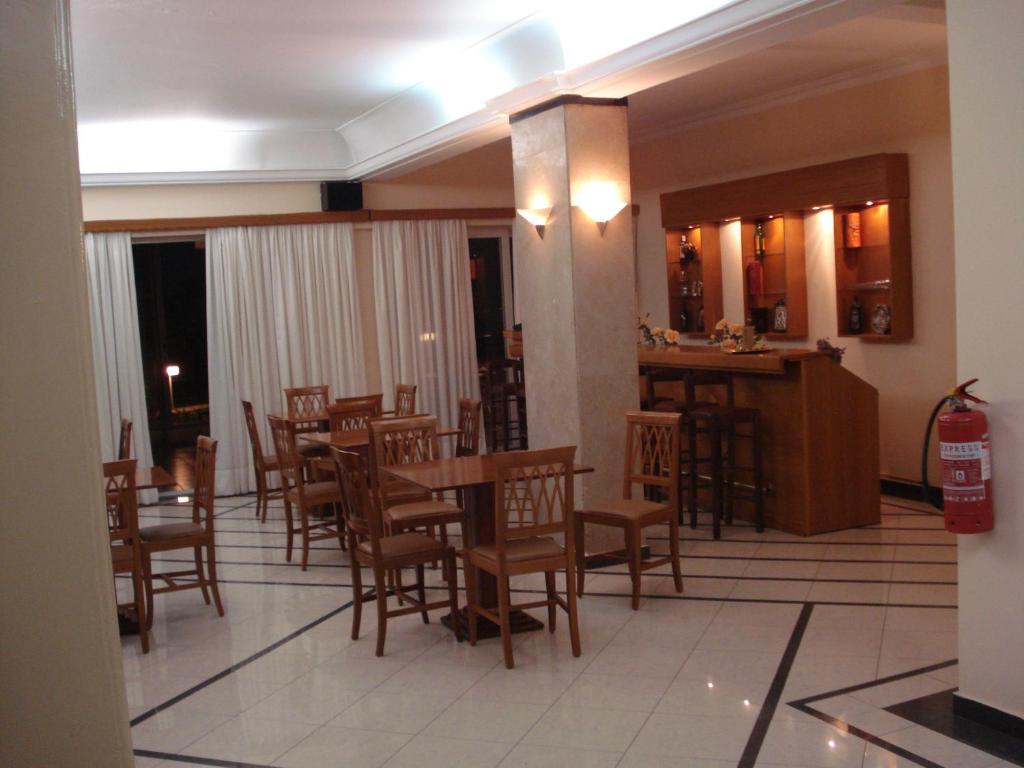 Reštaurácia alebo iné gastronomické zariadenie v ubytovaní Hotel Cybele Pefki