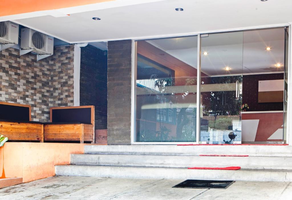 Posezení v ubytování RedDoorz Syariah near BTC Fashion Mall