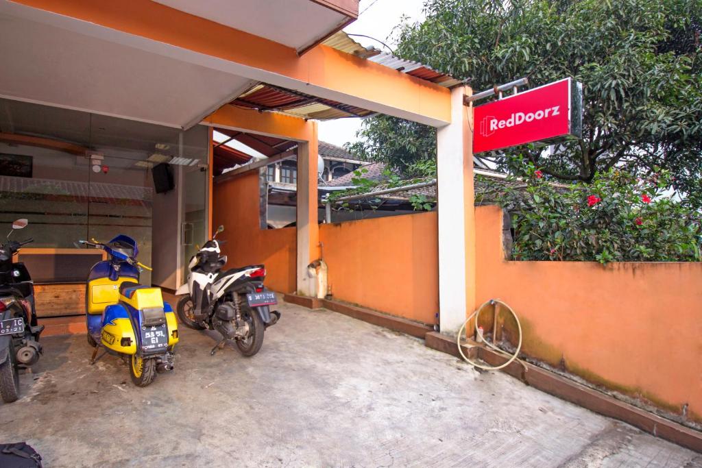 Fotografie z fotogalerie ubytování RedDoorz Syariah near BTC Fashion Mall v destinaci Bandung