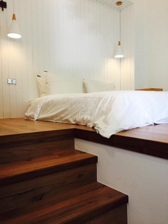 Rúm í herbergi á il Piccolo Polpo Hotel