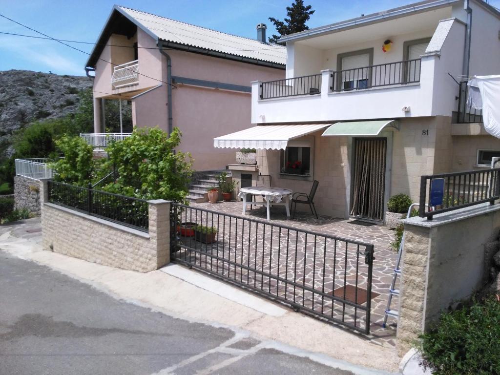 a house with a fence in front of it at Cesarica Studio near sea in Cesarica