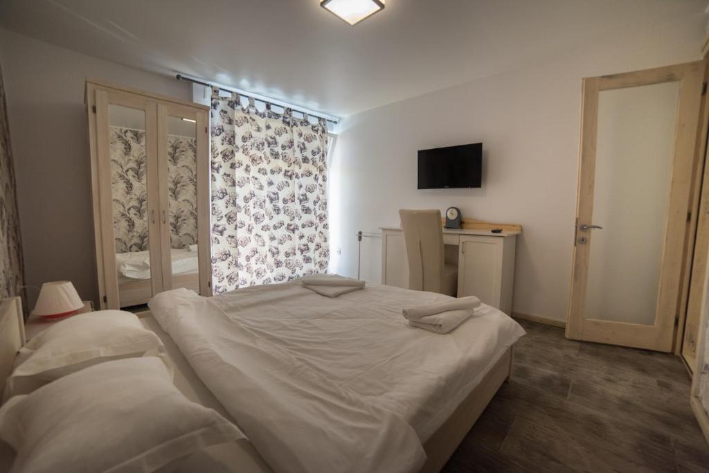 Postel nebo postele na pokoji v ubytování Oneiro Resort