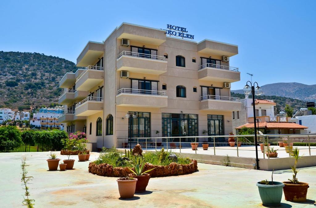 Nespecifikovaný výhled na hory nebo výhled na hory při pohledu z hotelu