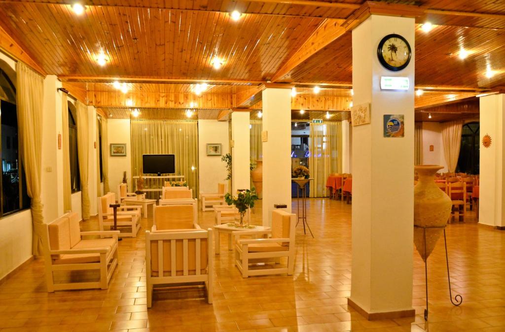 TV a/nebo společenská místnost v ubytování Niko Elen