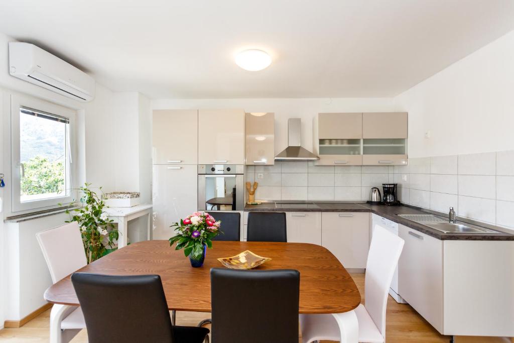Kuchyň nebo kuchyňský kout v ubytování Apartmani M