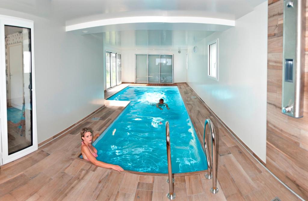 Appartement vue mer avec piscine intérieure