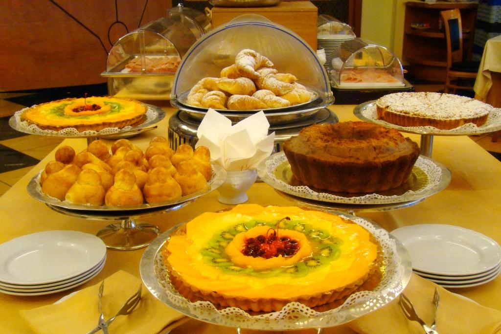 Ramada by Wyndham Naples - Resim 16