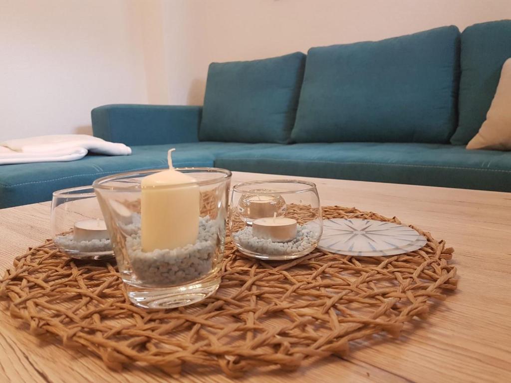 a coffee table with a candle on a wicker tray at Ferienwohnung Tannenweg / Poseritz in Poseritz