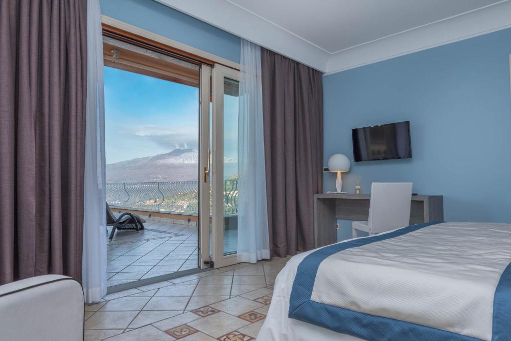 Villa Le Terrazze Charming Rooms - 17