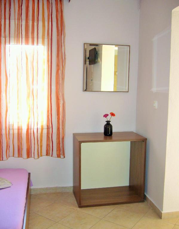 A bed or beds in a room at Vordos Rooms