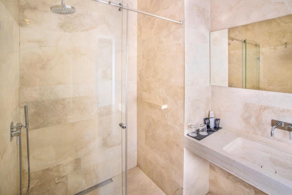 Hotel Golden Crown - 13