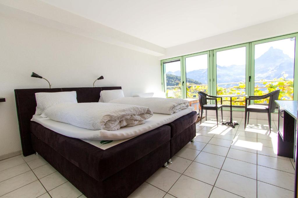 Letto o letti in una camera di Hotel Sonne