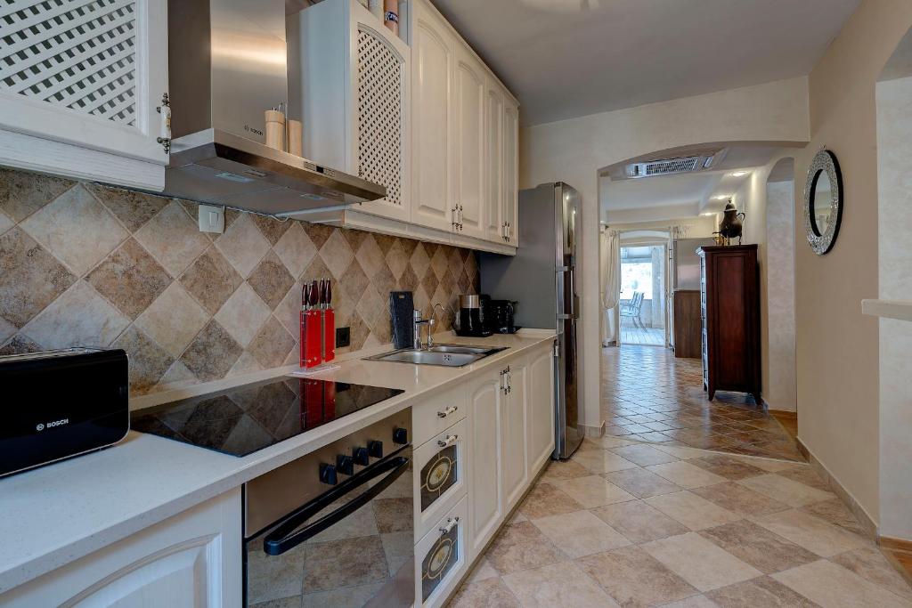 Kotor old town Palace Bucha - 3