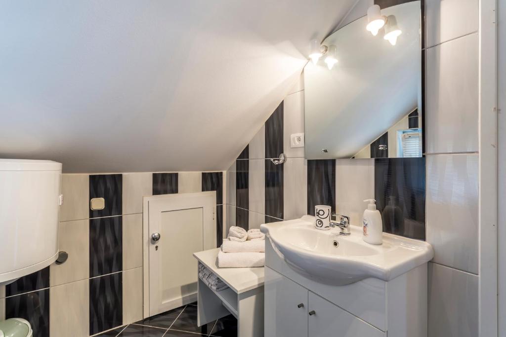 Apartments Sara - 18