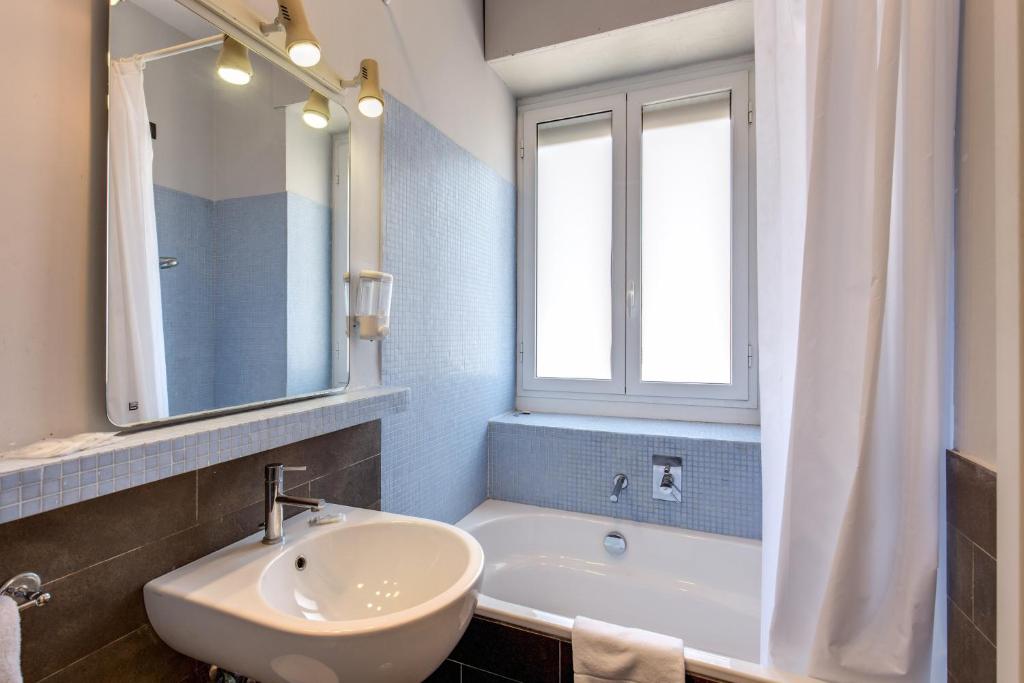 Koupelna v ubytování Hotel King