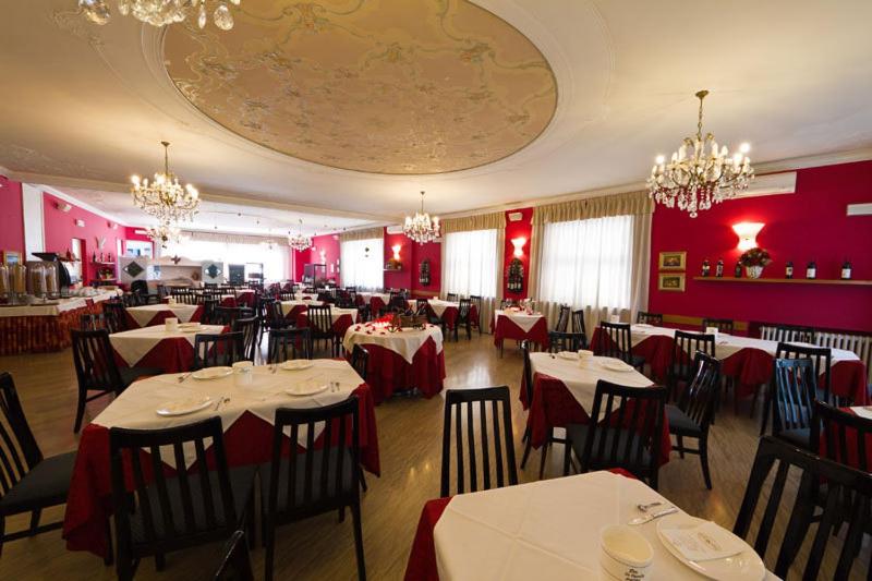Restaurace v ubytování Hotel Corona