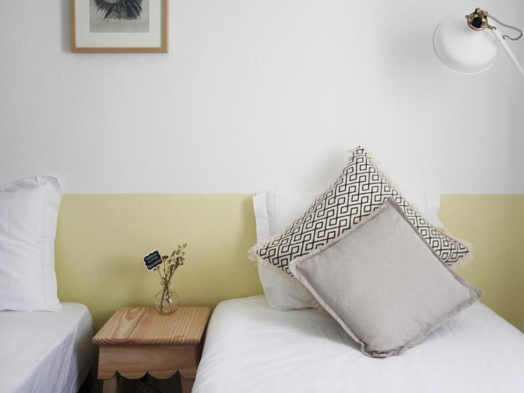 Foral Guest House - Óbidos - Twin Room With Private External Bathroom