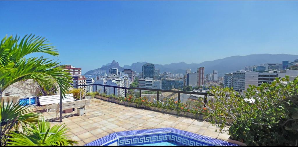 Ipanema's Beautiful Penthouse