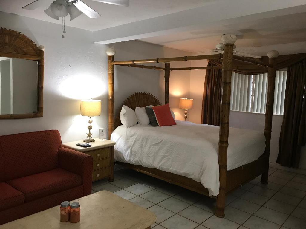 Courtyard Villa Hotel - Queen Suite
