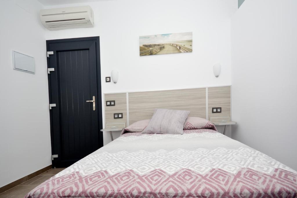 Posteľ alebo postele v izbe v ubytovaní Hostal Maria Jose