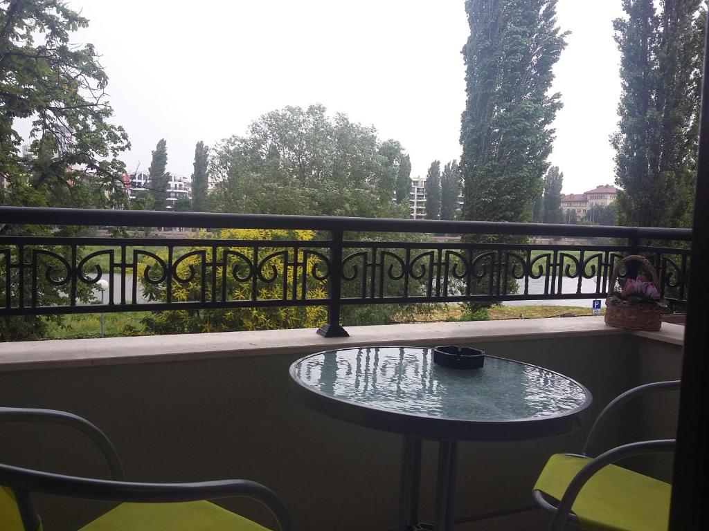 a balcony with a table and chairs and a window at Central Studio Maritsa in Plovdiv