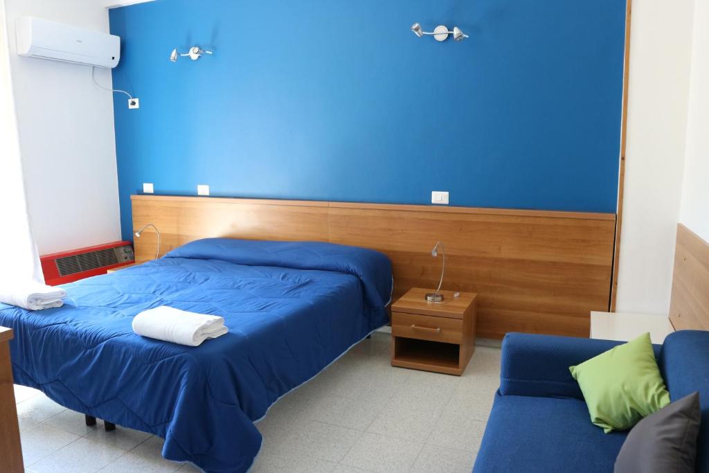 Postel nebo postele na pokoji v ubytování Hotel Viterbo Inn