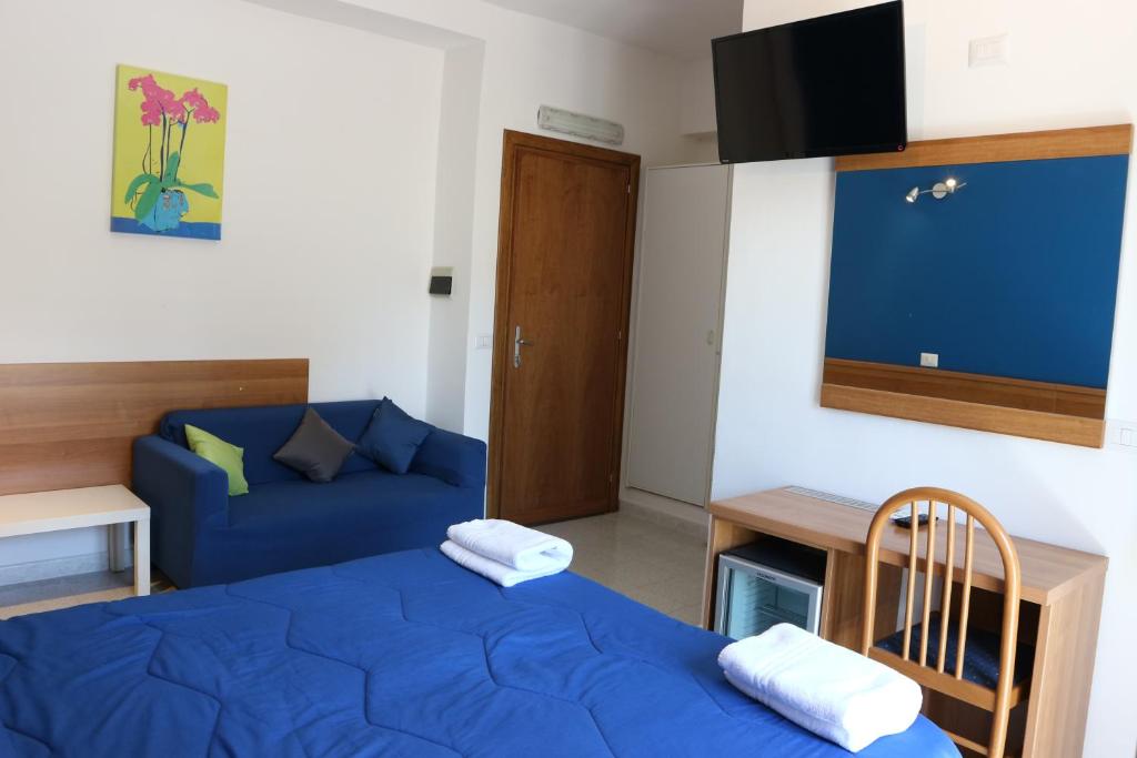 Postel nebo postele na pokoji v ubytování Hotel Viterbo Inn