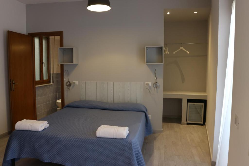 Postel nebo postele na pokoji v ubytování Hotel Viterbo Inn
