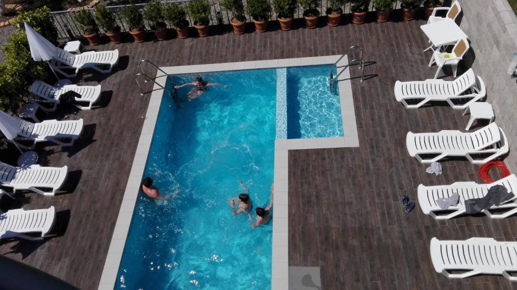 Bazén v ubytování Gold Guest House nebo v jeho okolí