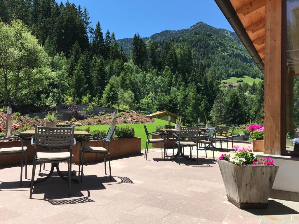 Nespecifikovaný výhled na hory nebo výhled na hory při pohledu z hotelu