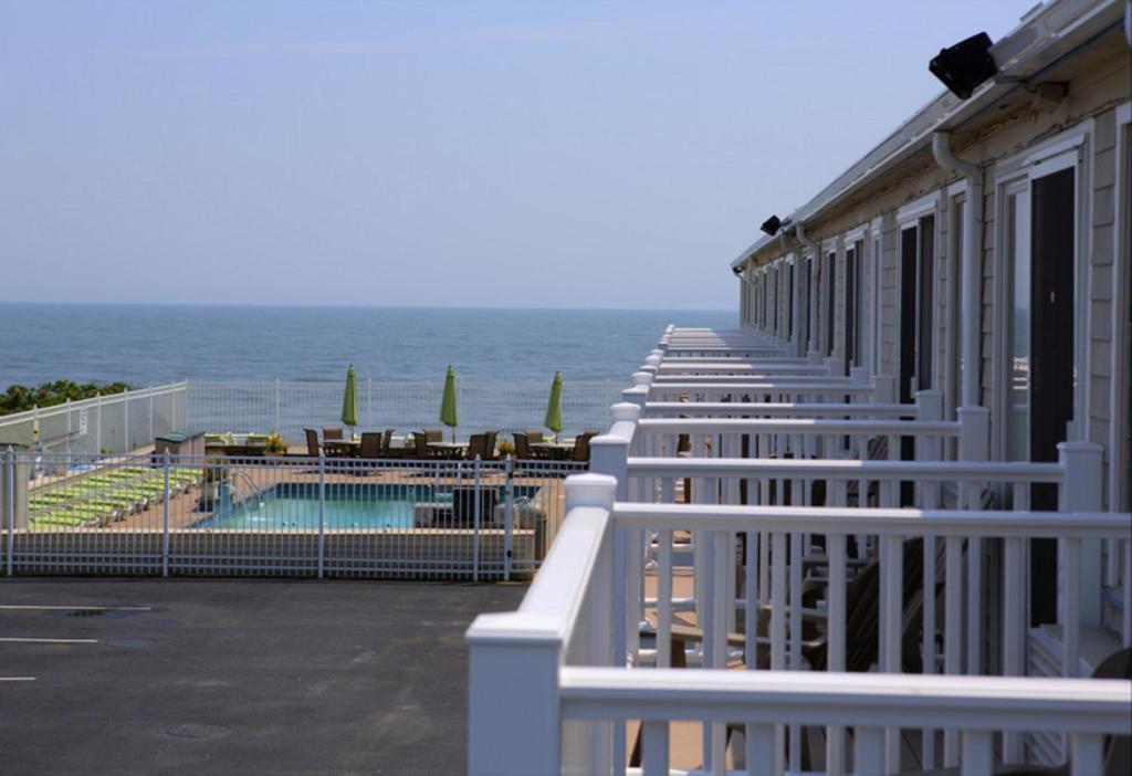 The Corsair & Cross Rip Oceanfront - Deluxe Queen Room