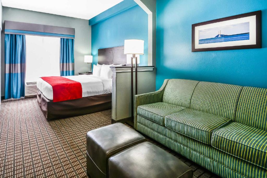 Comfort Suites Tampa - Brandon - King Suite - Non-Smoking