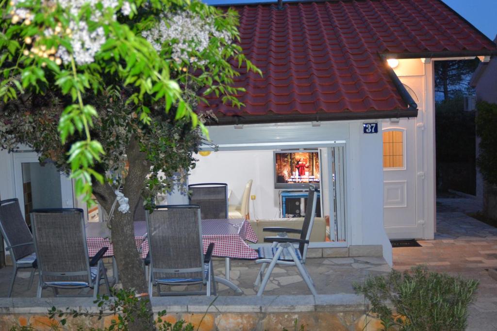 Sunny Cottage