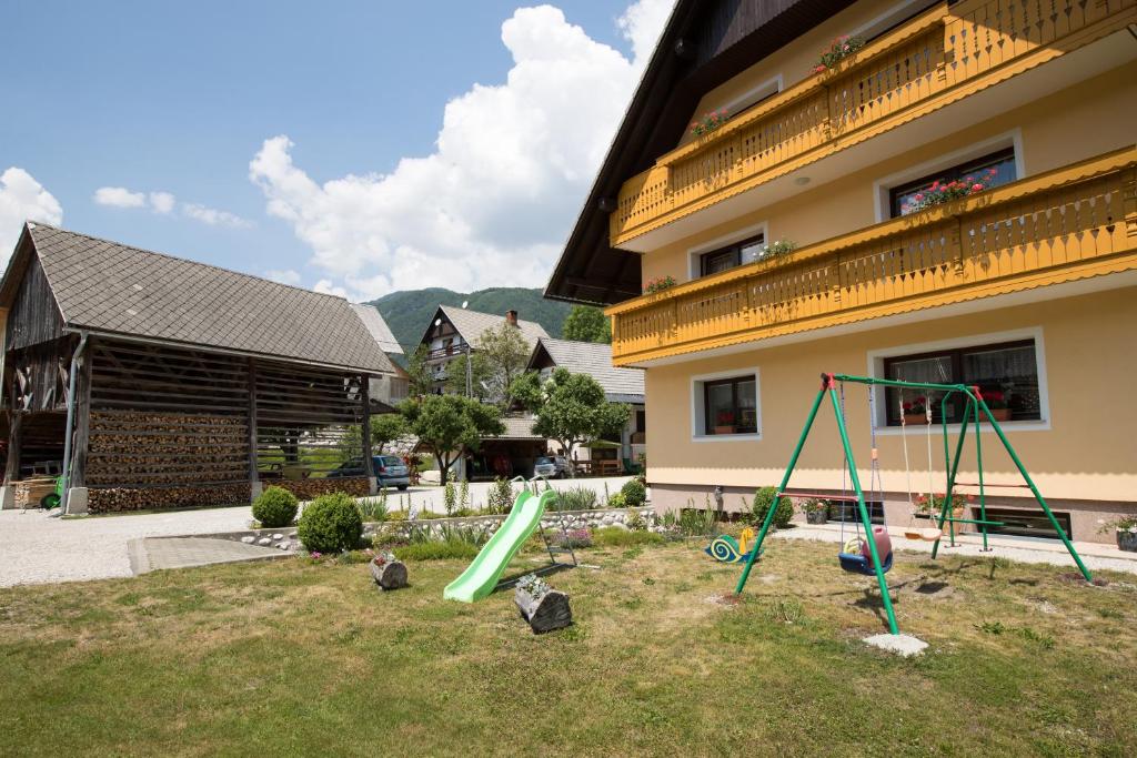 Herní místnost nebo prostor pro děti v ubytování Apartmaji Matej Cvetek