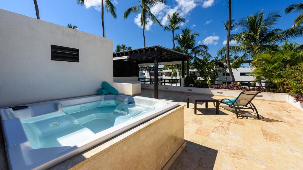 Bazén v ubytování Aligio Apart-hotel & Spa - Las Terrenas nebo v jeho okolí