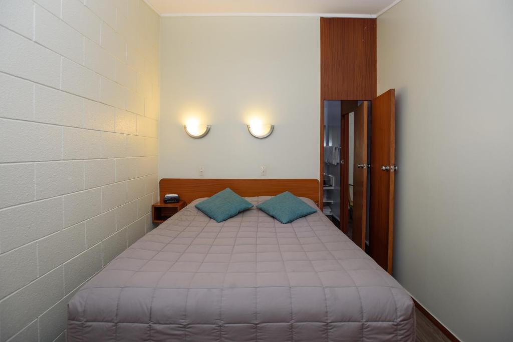 Postel nebo postele na pokoji v ubytování Kauri Lodge Motel