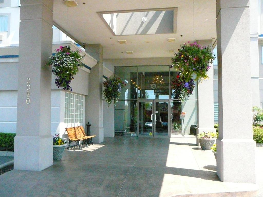 Exteriér nebo vchod ubytování Coast Abbotsford Hotel & Suites