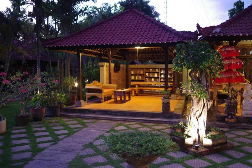 Zahrada ubytování Tirta Sari Bungalow